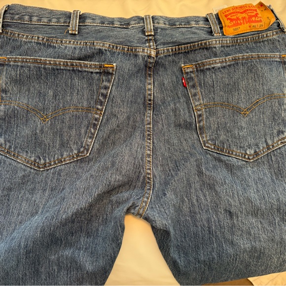 Levi's 501 Red Tag Button Up Fly Classic Blue Denim Jean 40 x 29 - Picture 3 of 9